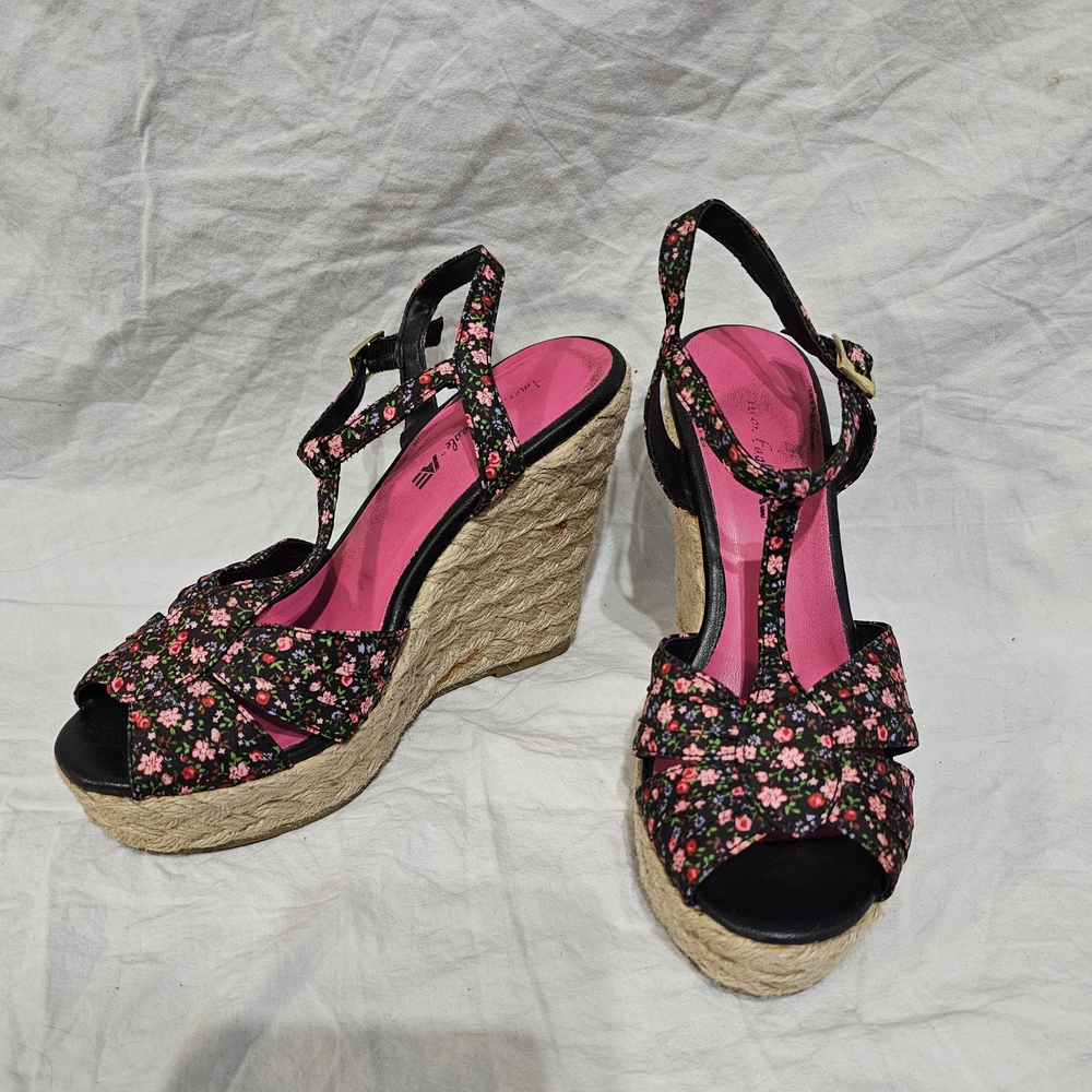 American Eagle Outfitters Black and Pink Wedge Sandals